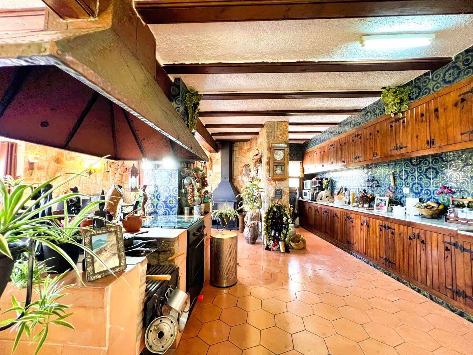 4 makuuhuone Huvila myytävänä paikassa Benissa mukana uima-altaan 
autotalli - 695 000 € (Ref: 8841879)