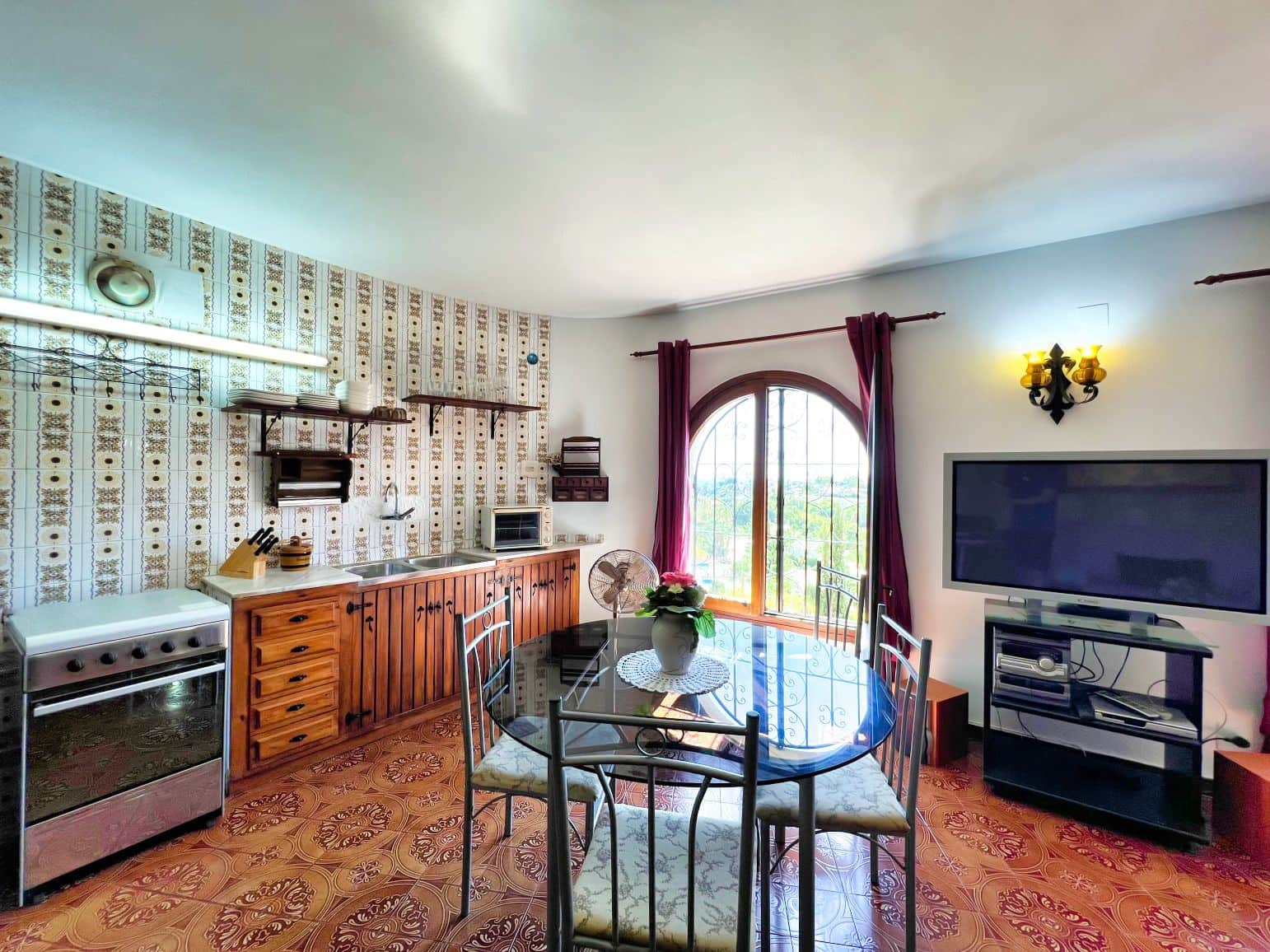 4 makuuhuone Huvila myytävänä paikassa Benissa mukana uima-altaan 
autotalli - 695 000 € (Ref: 8841879)