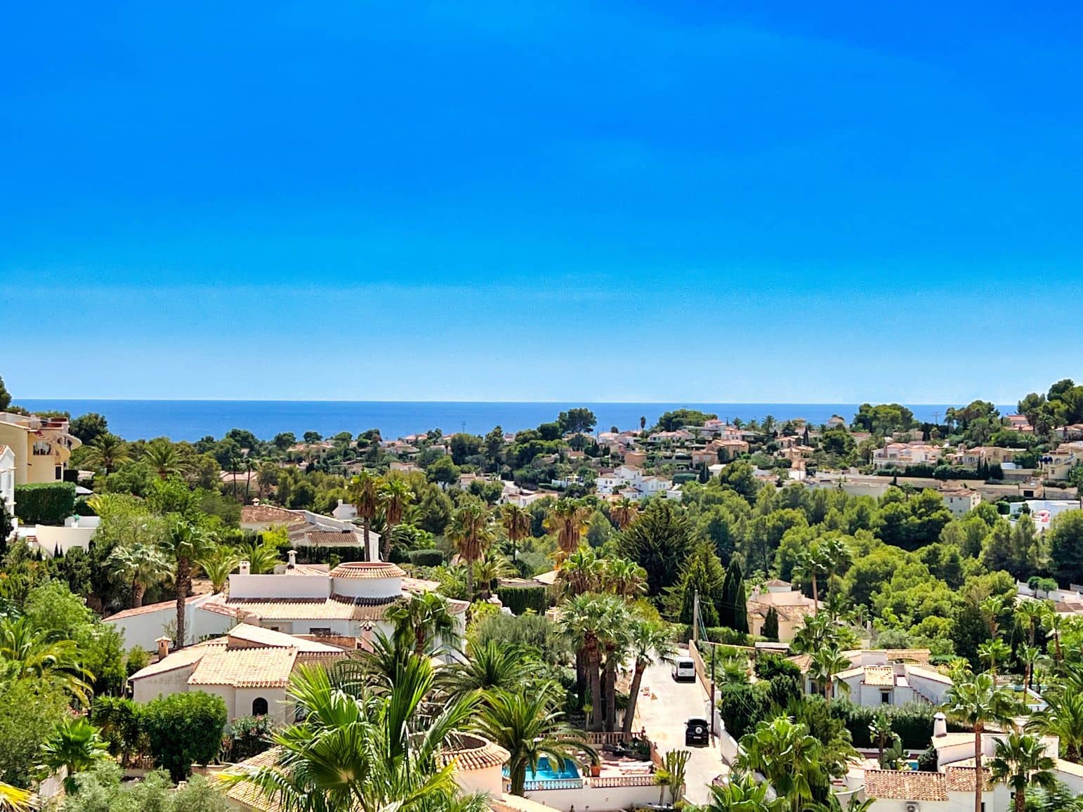 4 makuuhuone Huvila myytävänä paikassa Benissa mukana uima-altaan 
autotalli - 695 000 € (Ref: 8841879)