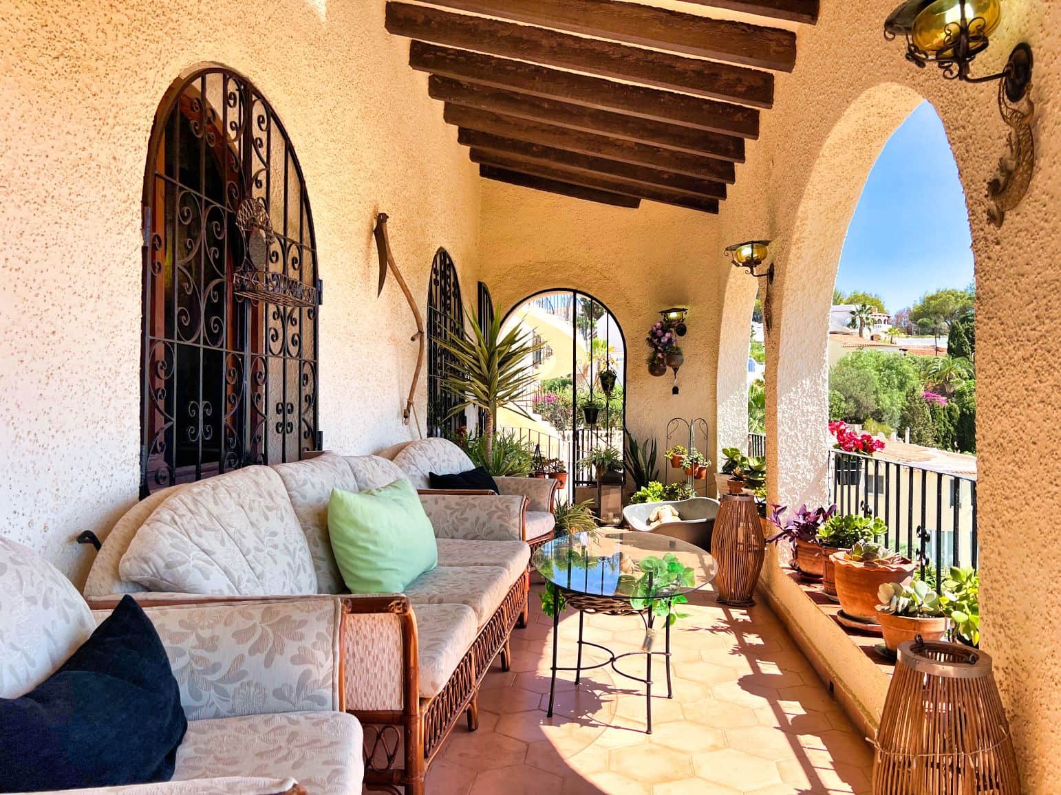 4 makuuhuone Huvila myytävänä paikassa Benissa mukana uima-altaan 
autotalli - 695 000 € (Ref: 8841879)