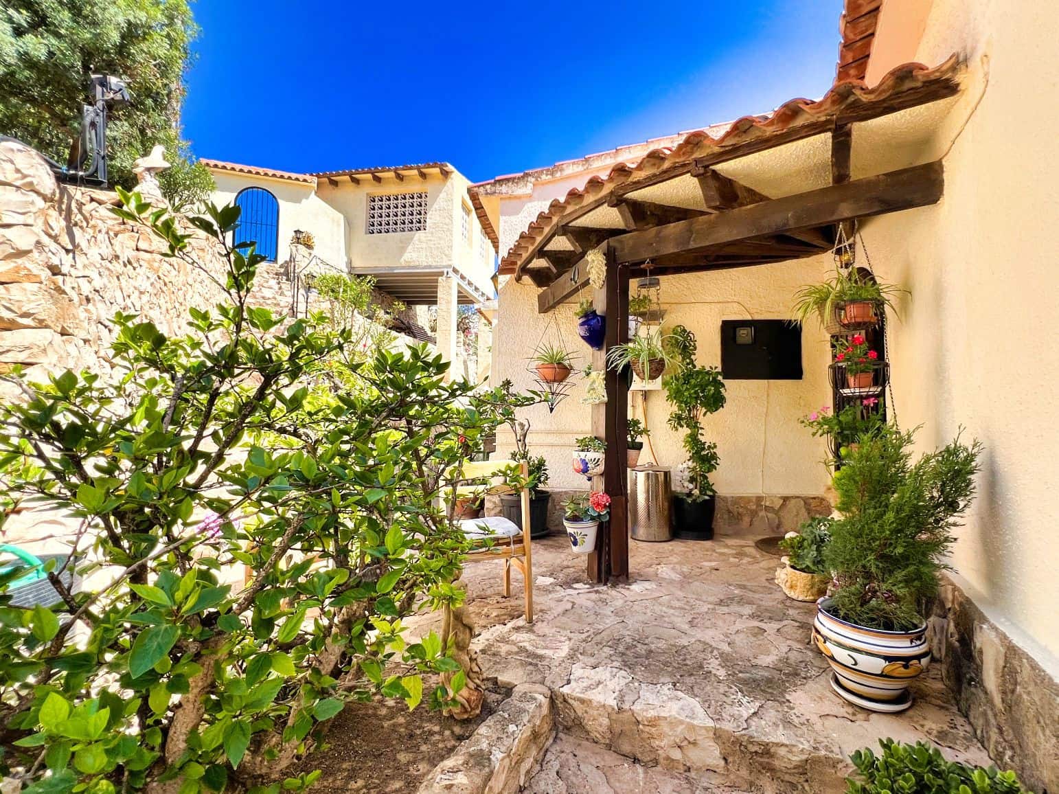 4 makuuhuone Huvila myytävänä paikassa Benissa mukana uima-altaan 
autotalli - 695 000 € (Ref: 8841879)