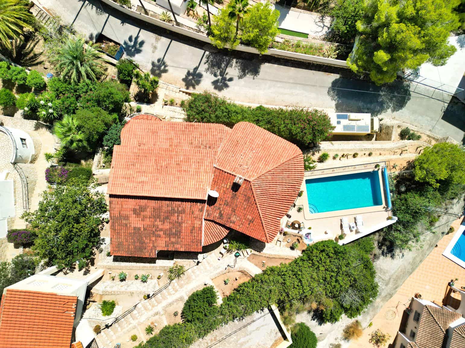 4 makuuhuone Huvila myytävänä paikassa Benissa mukana uima-altaan 
autotalli - 695 000 € (Ref: 8841879)