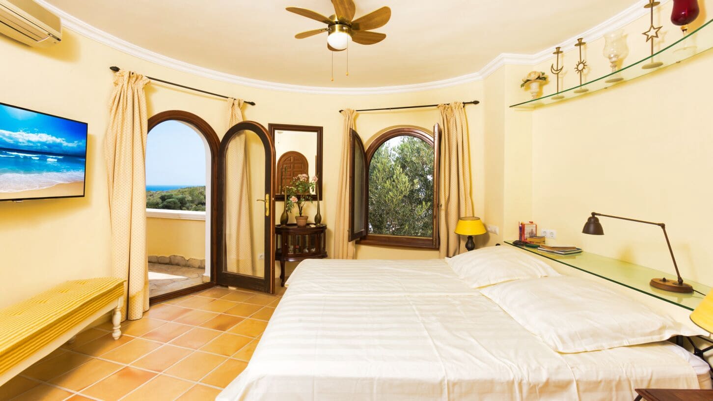 4 soveværelse Villa til salg i Cumbre del Sol med swimmingpool garage - € 1.545.000 (Ref: 8868631)