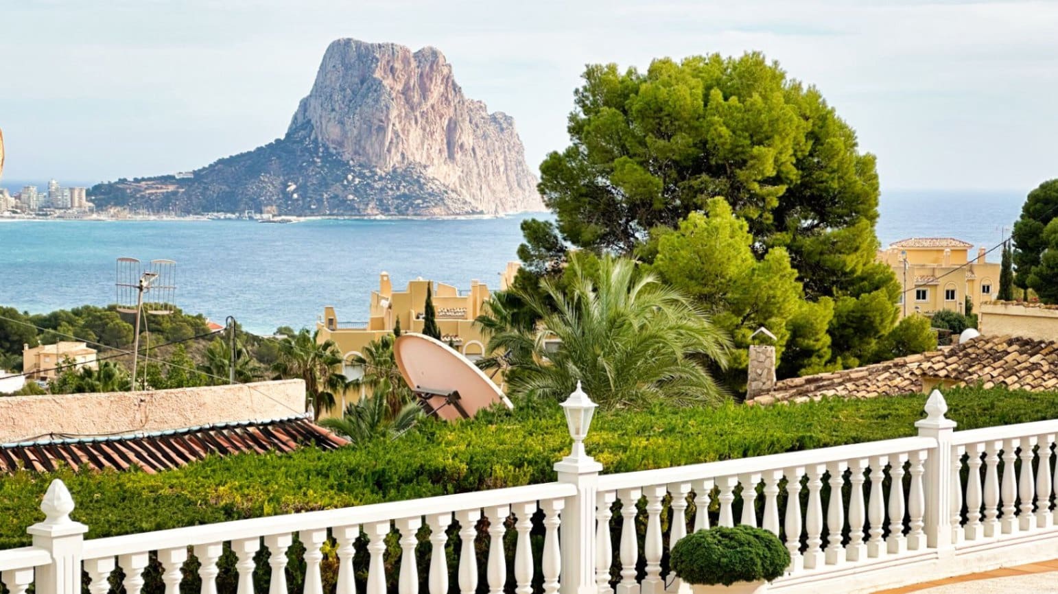 7 makuuhuone Huvila myytävänä paikassa Calpe / Calp mukana uima-altaan 
autotalli - 1 150 000 € (Ref: 8868636)