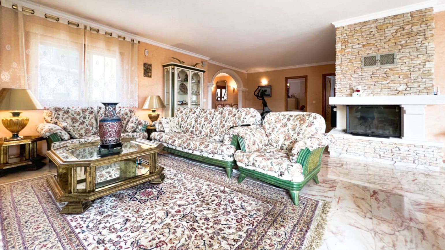 7 makuuhuone Huvila myytävänä paikassa Calpe / Calp mukana uima-altaan 
autotalli - 1 150 000 € (Ref: 8868636)