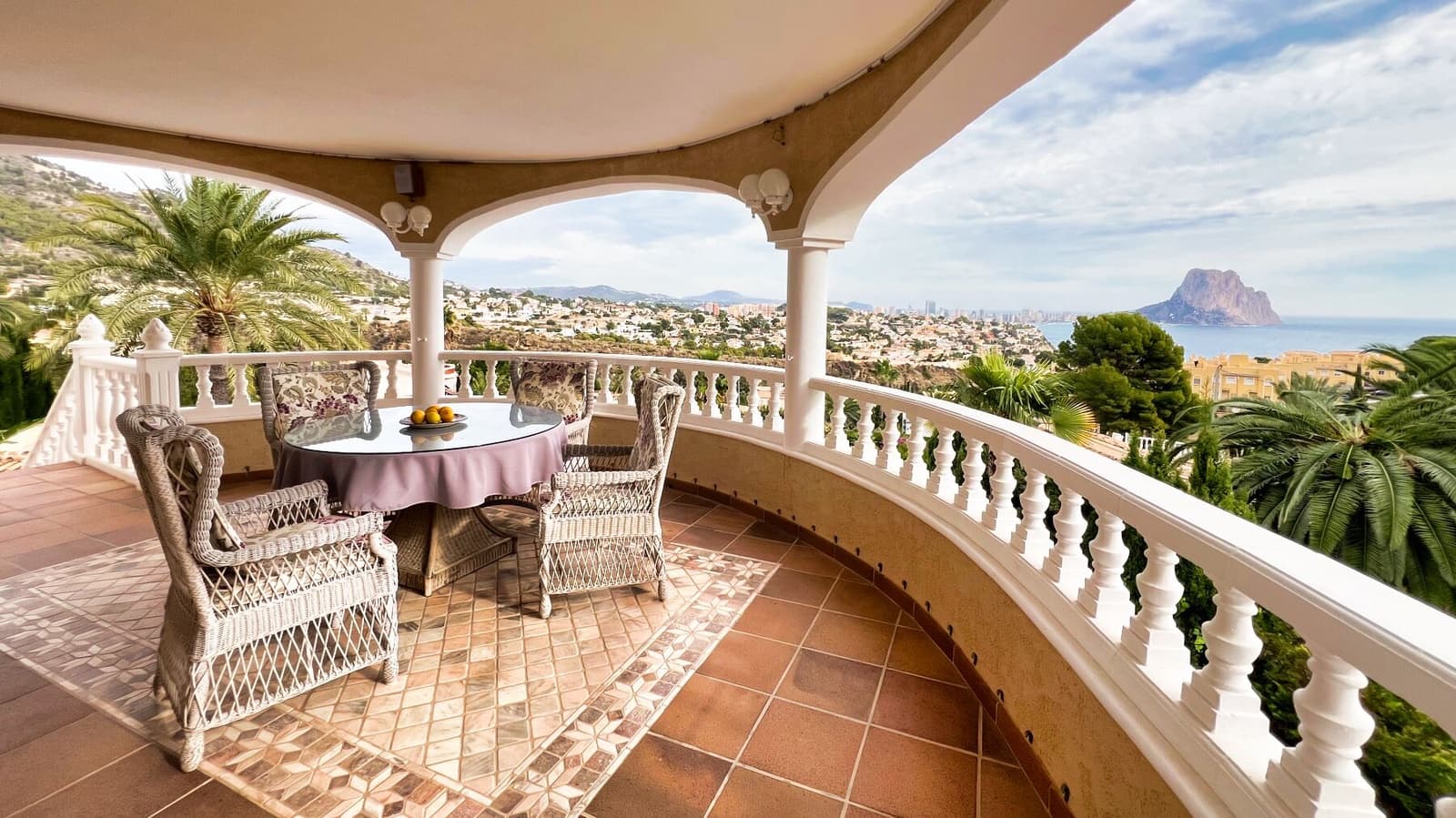 7 makuuhuone Huvila myytävänä paikassa Calpe / Calp mukana uima-altaan 
autotalli - 1 150 000 € (Ref: 8868636)