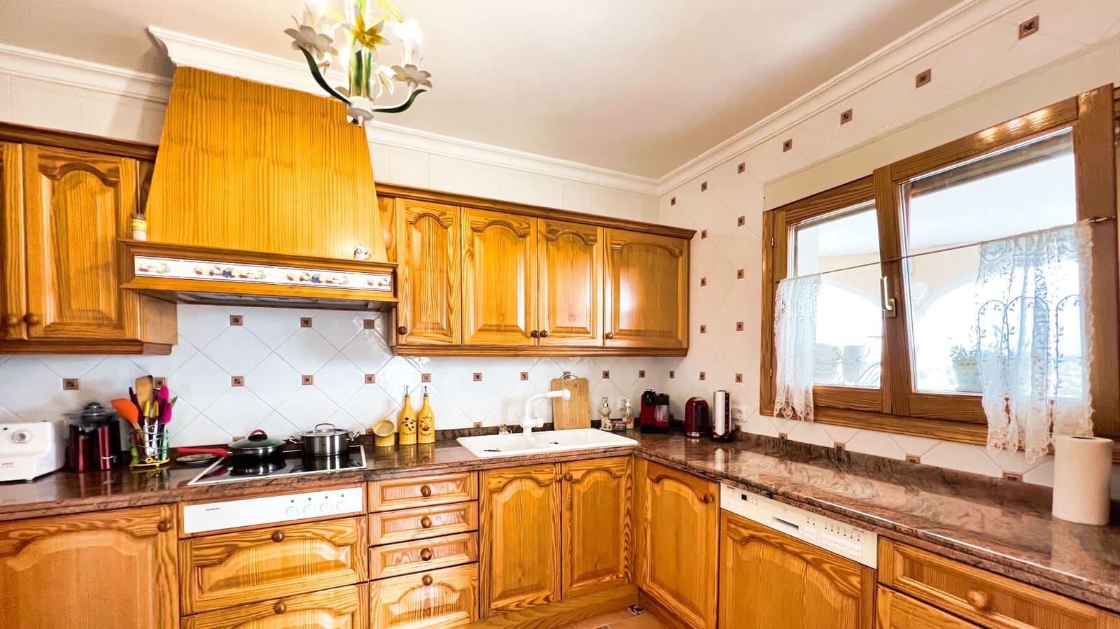 7 makuuhuone Huvila myytävänä paikassa Calpe / Calp mukana uima-altaan 
autotalli - 1 150 000 € (Ref: 8868636)