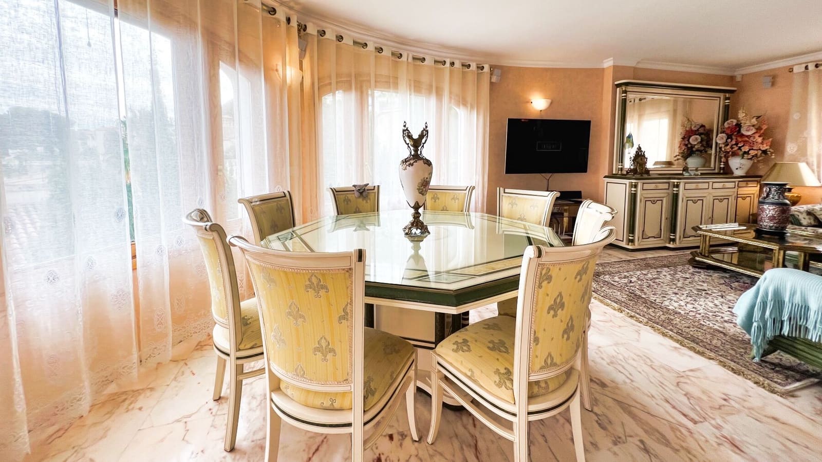 7 makuuhuone Huvila myytävänä paikassa Calpe / Calp mukana uima-altaan 
autotalli - 1 150 000 € (Ref: 8868636)