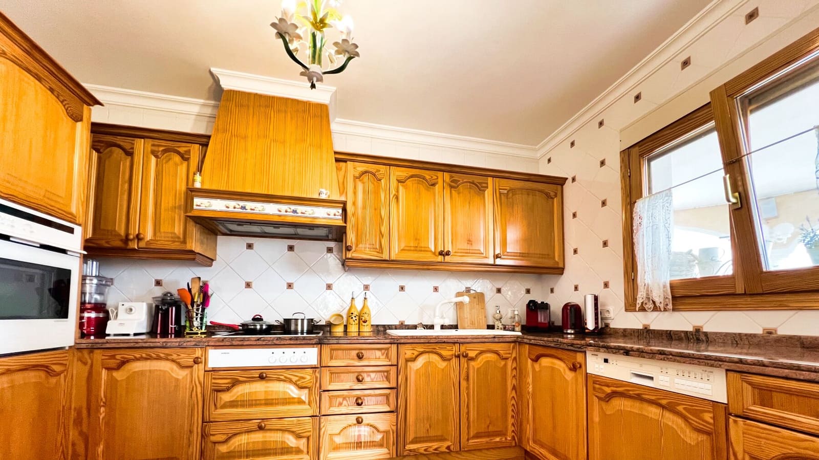 7 makuuhuone Huvila myytävänä paikassa Calpe / Calp mukana uima-altaan 
autotalli - 1 150 000 € (Ref: 8868636)