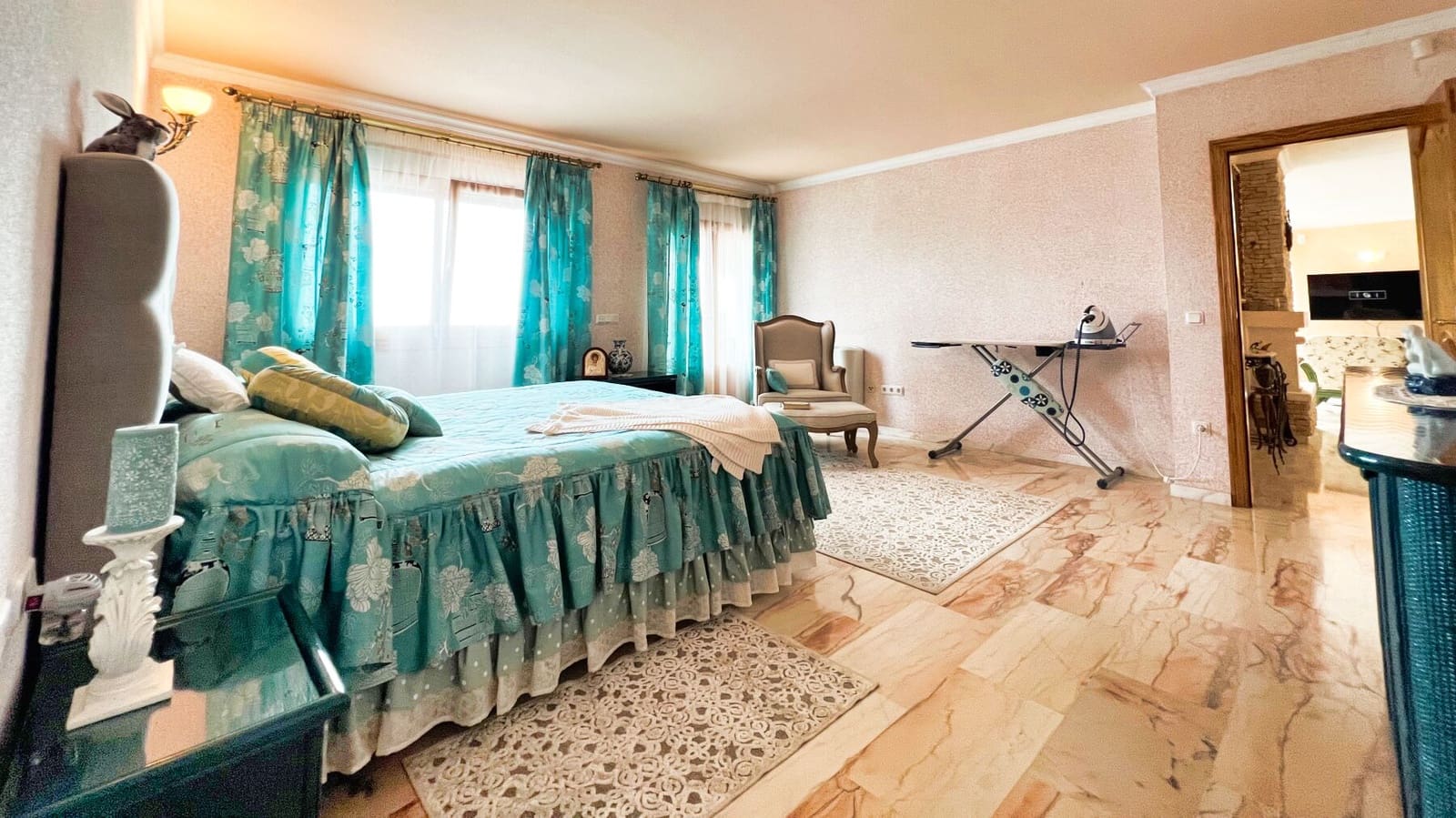 7 makuuhuone Huvila myytävänä paikassa Calpe / Calp mukana uima-altaan 
autotalli - 1 150 000 € (Ref: 8868636)