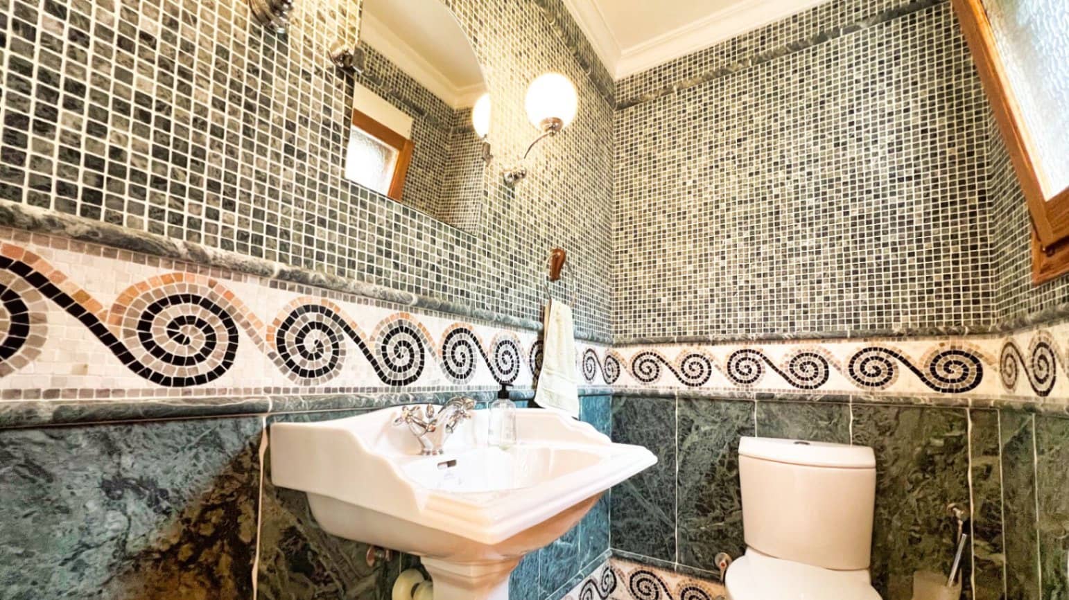 7 makuuhuone Huvila myytävänä paikassa Calpe / Calp mukana uima-altaan 
autotalli - 1 150 000 € (Ref: 8868636)