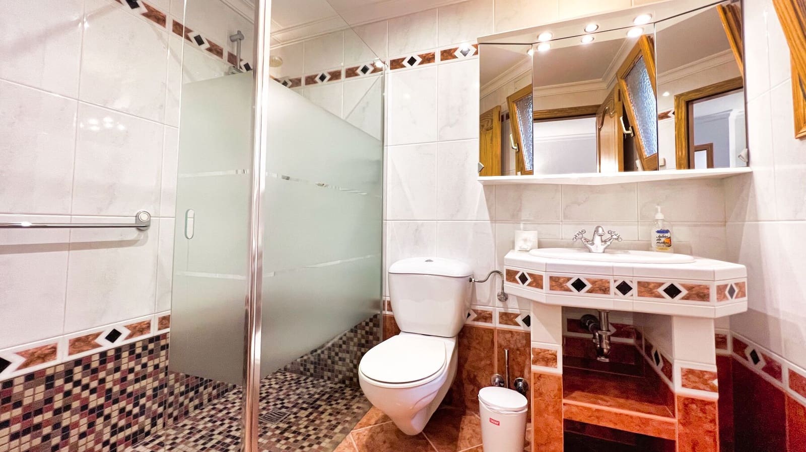 7 makuuhuone Huvila myytävänä paikassa Calpe / Calp mukana uima-altaan 
autotalli - 1 150 000 € (Ref: 8868636)