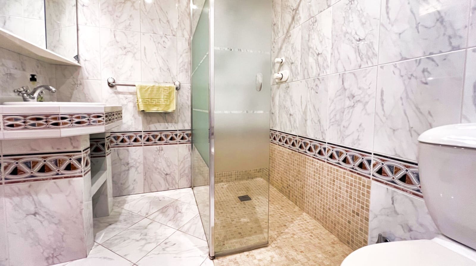 7 makuuhuone Huvila myytävänä paikassa Calpe / Calp mukana uima-altaan 
autotalli - 1 150 000 € (Ref: 8868636)