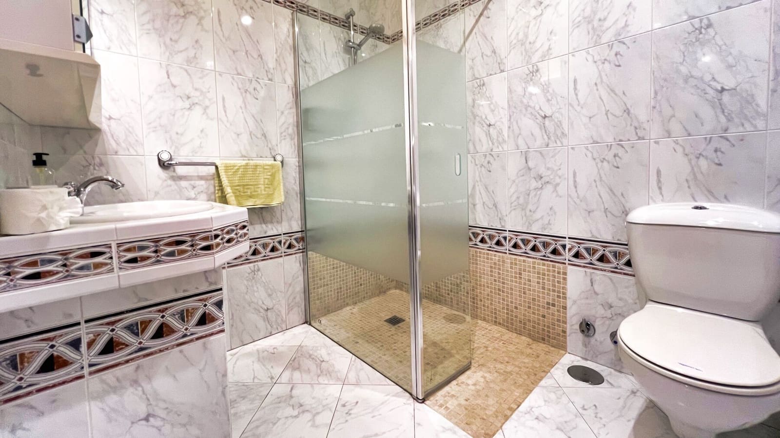 7 makuuhuone Huvila myytävänä paikassa Calpe / Calp mukana uima-altaan 
autotalli - 1 150 000 € (Ref: 8868636)