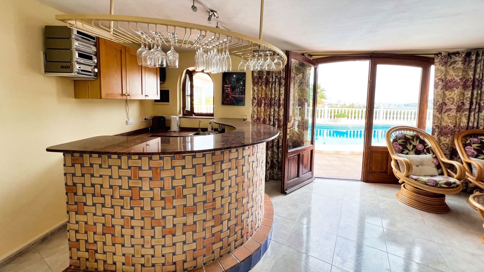 7 makuuhuone Huvila myytävänä paikassa Calpe / Calp mukana uima-altaan 
autotalli - 1 150 000 € (Ref: 8868636)