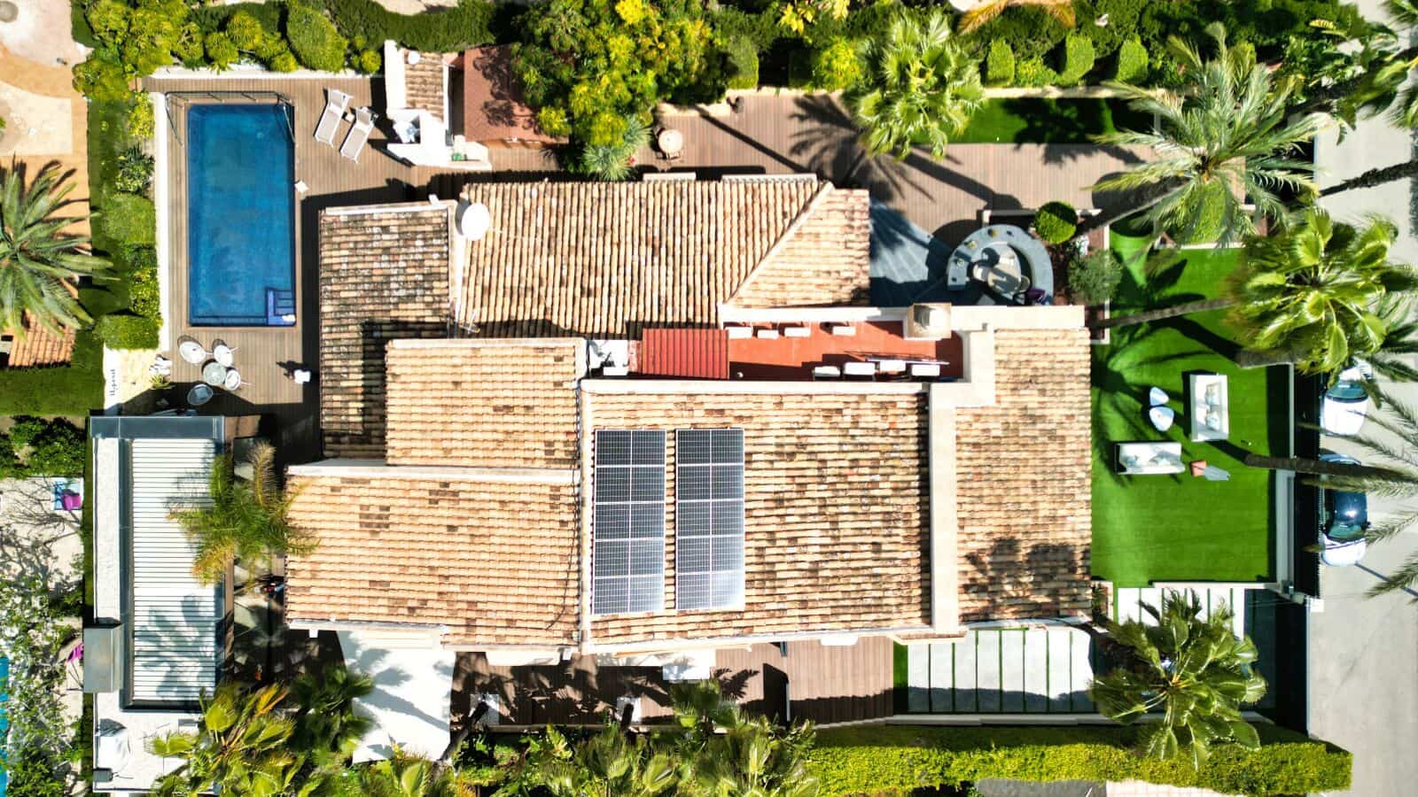 8 bedroom Villa for sale in Benidorm - € 1,295,000 (Ref: 8898182)