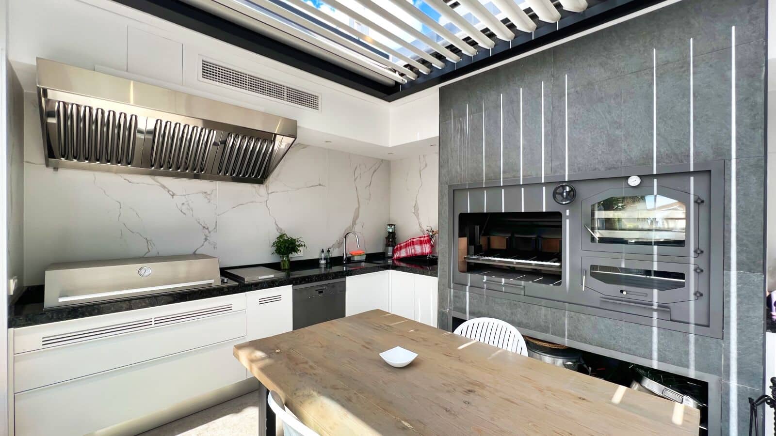 8 bedroom Villa for sale in Benidorm - € 1,295,000 (Ref: 8898182)