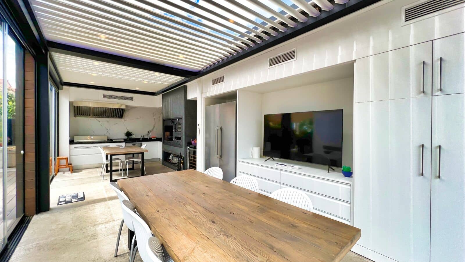 8 bedroom Villa for sale in Benidorm - € 1,295,000 (Ref: 8898182)