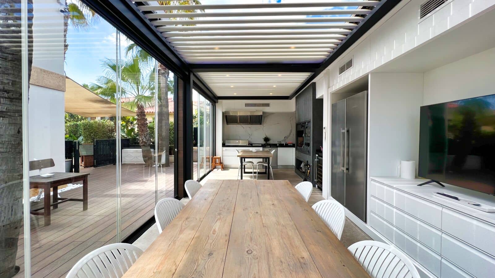 8 bedroom Villa for sale in Benidorm - € 1,295,000 (Ref: 8898182)