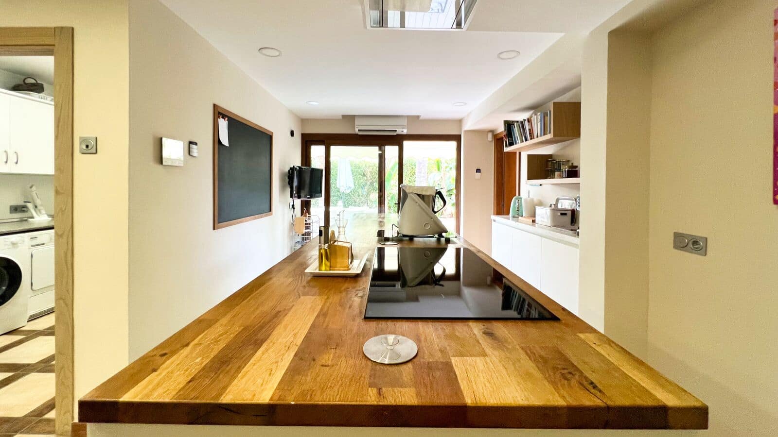 8 bedroom Villa for sale in Benidorm - € 1,295,000 (Ref: 8898182)