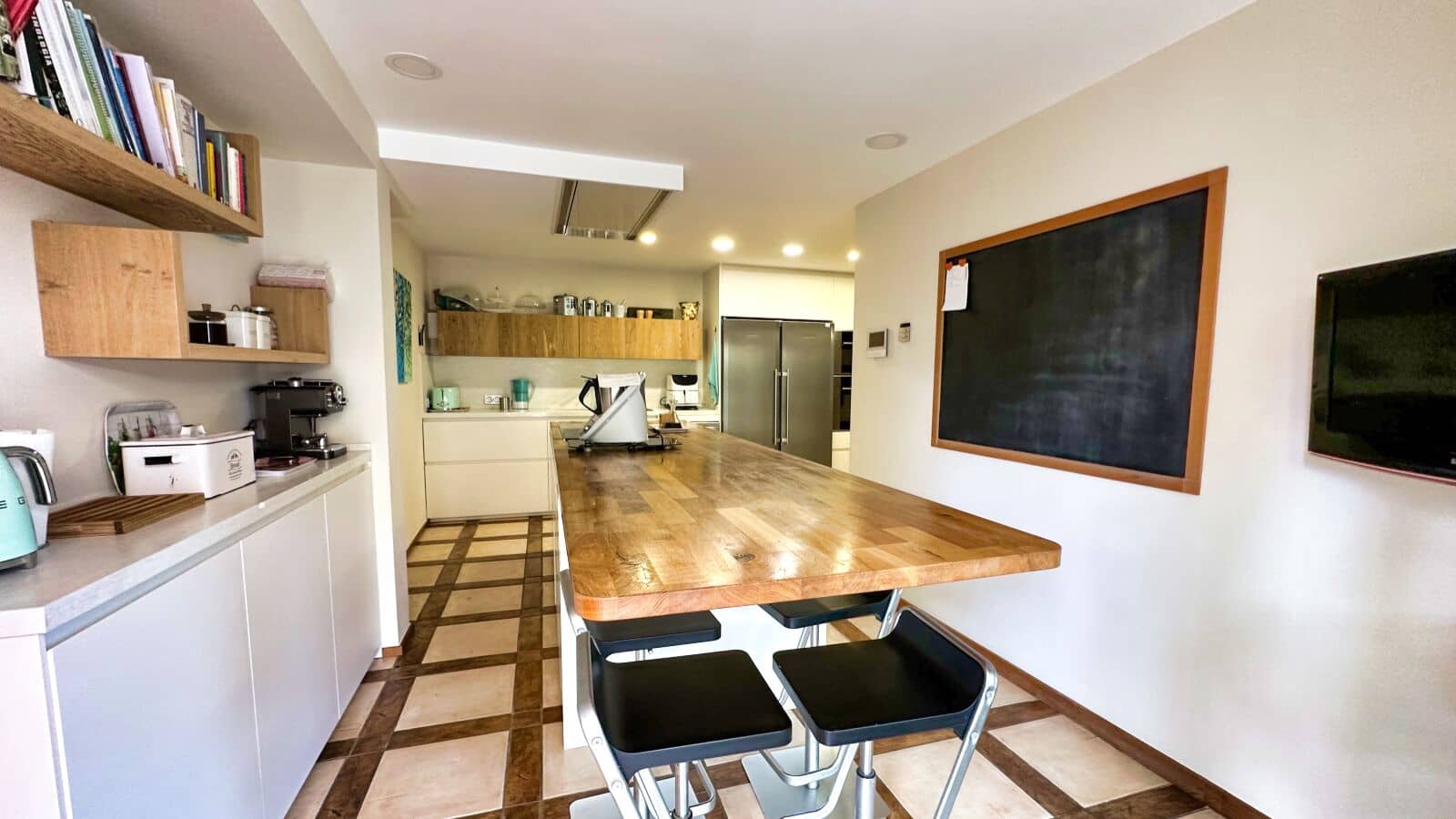 8 bedroom Villa for sale in Benidorm - € 1,295,000 (Ref: 8898182)