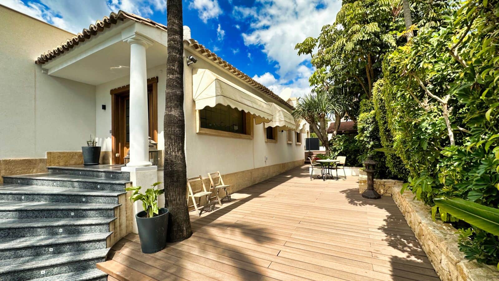 8 bedroom Villa for sale in Benidorm - € 1,295,000 (Ref: 8898182)
