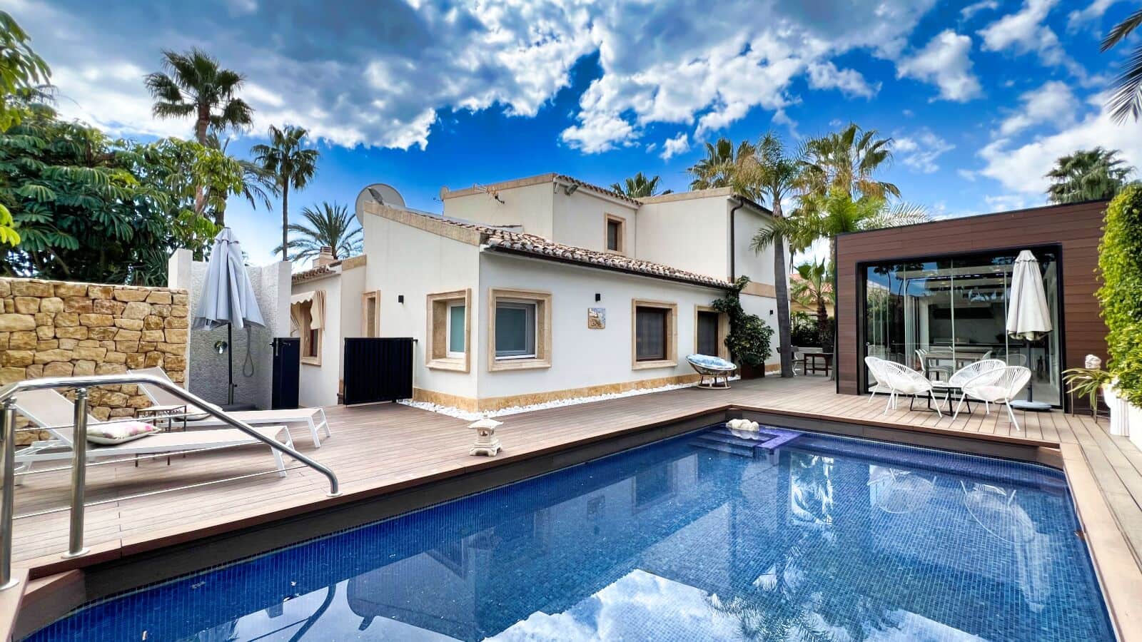 8 bedroom Villa for sale in Benidorm - € 1,295,000 (Ref: 8898182)
