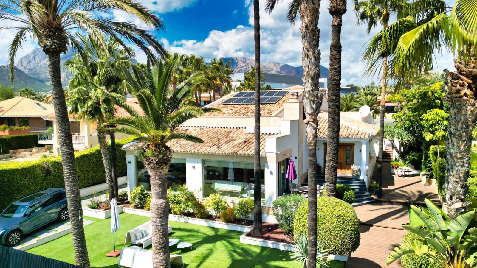 8 bedroom Villa for sale in Benidorm - € 1,295,000 (Ref: 8898182)