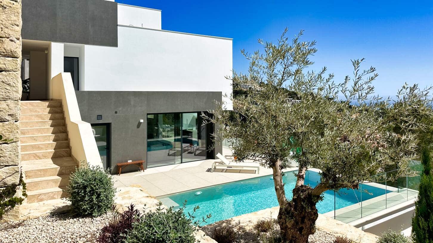 4 bedroom Villa for sale in Altea with pool garage - € 2,111,500 (Ref: 8913321)