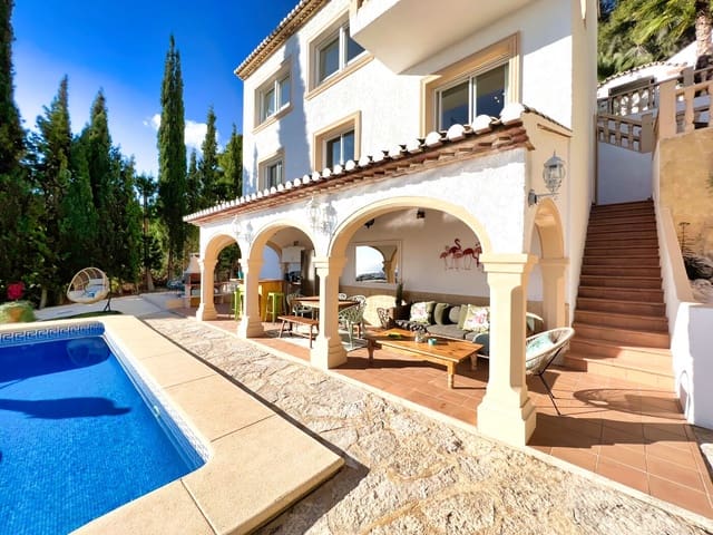 3 bedroom Villa for sale in Calpe / Calp with pool garage - € 675,000 (Ref: 8926997)