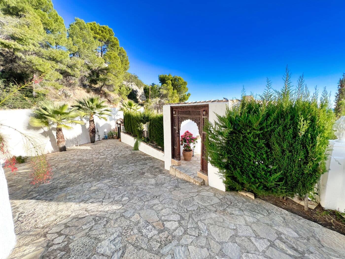 3 bedroom Villa for sale in Calpe / Calp with pool garage - € 675,000 (Ref: 8926997)