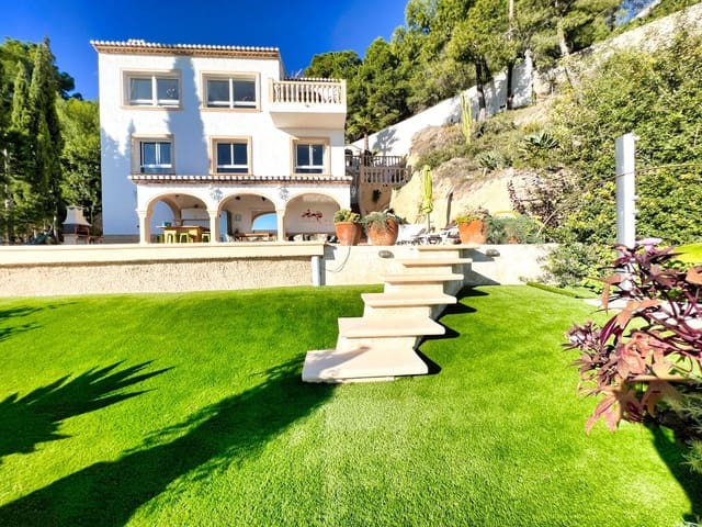 3 bedroom Villa for sale in Calpe / Calp with pool garage - € 675,000 (Ref: 8926997)