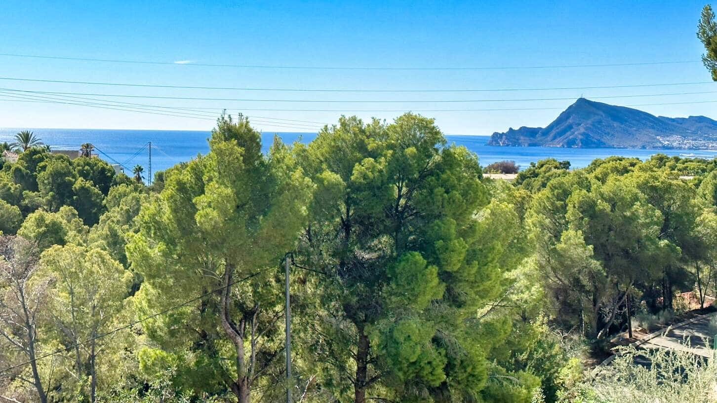 4 bedroom Villa for sale in Altea with pool garage - € 1,850,000 (Ref: 8927953)