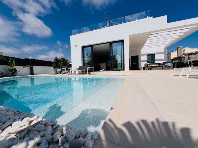 4 soveværelse Villa til salg i Altea med swimmingpool garage - € 1.175.000 (Ref: 8928517)