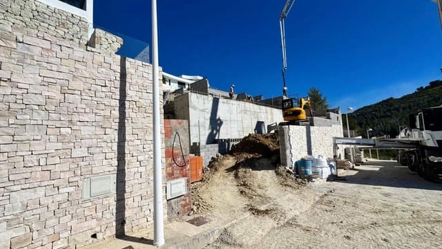 4 makuuhuone Huvila myytävänä paikassa Calpe / Calp mukana uima-altaan 
autotalli - 1 750 000 € (Ref: 8928526)