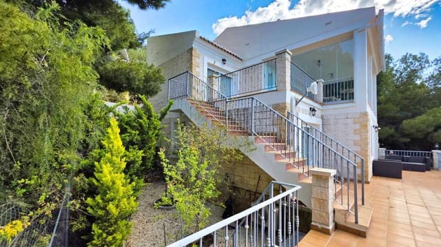 5 bedroom Villa for sale in Altea with pool garage - € 1,250,000 (Ref: 8966697)