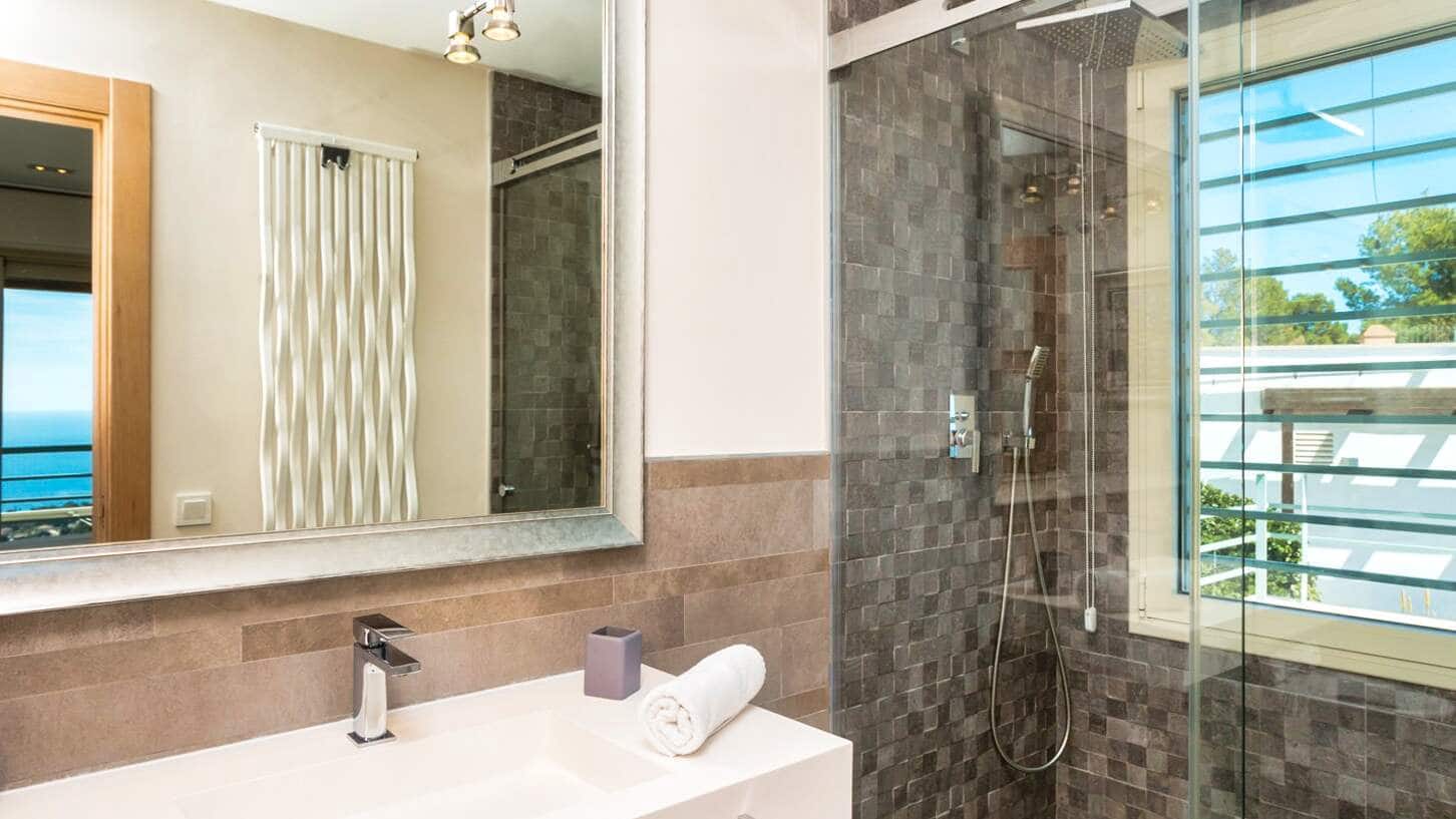 4 bedroom Villa for sale in Benissa with pool garage - € 1,750,000 (Ref: 9000344)