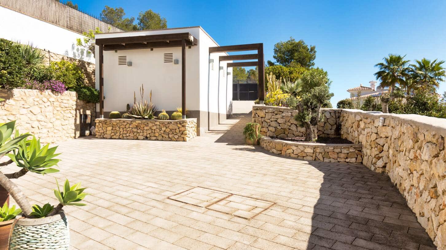 4 bedroom Villa for sale in Benissa with pool garage - € 1,750,000 (Ref: 9000344)