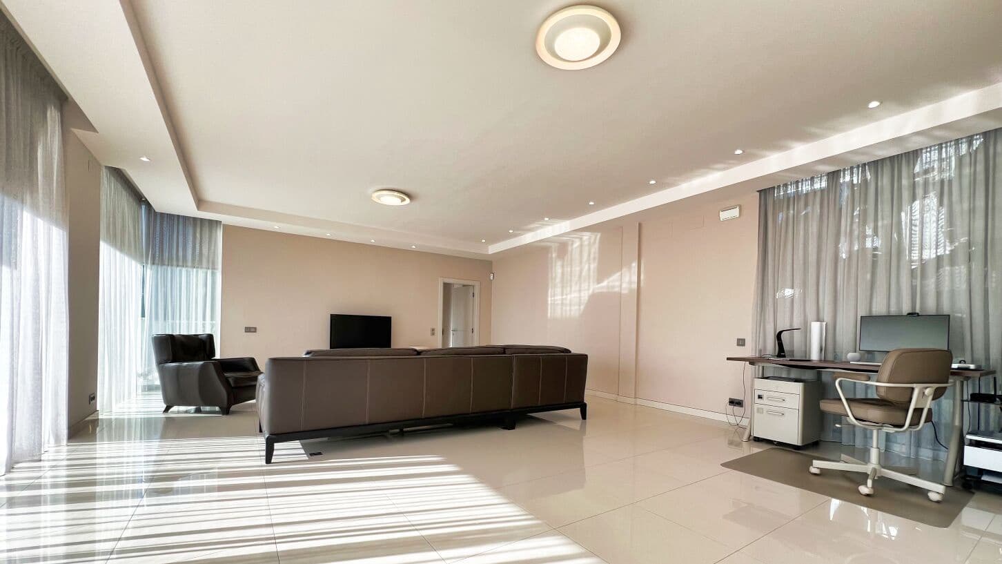 5 bedroom Villa for sale in Calpe / Calp with pool garage - € 1,980,000 (Ref: 9003153)