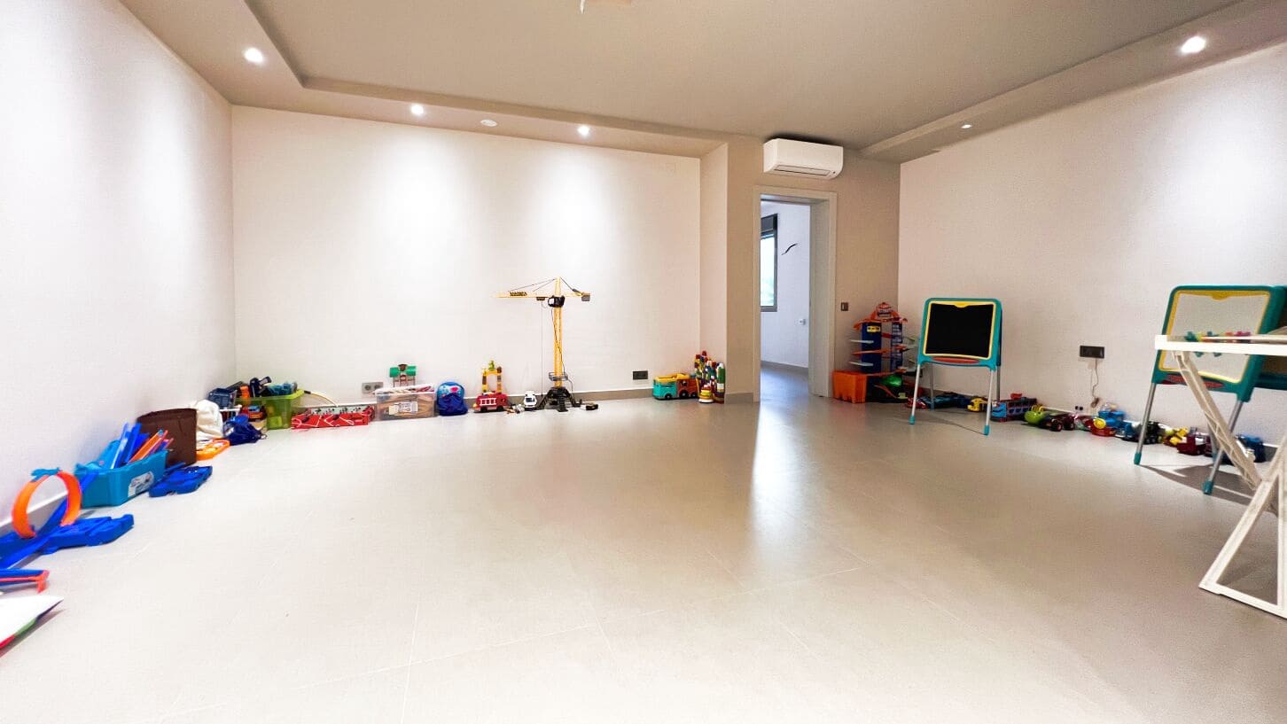 5 bedroom Villa for sale in Calpe / Calp with pool garage - € 1,980,000 (Ref: 9003153)