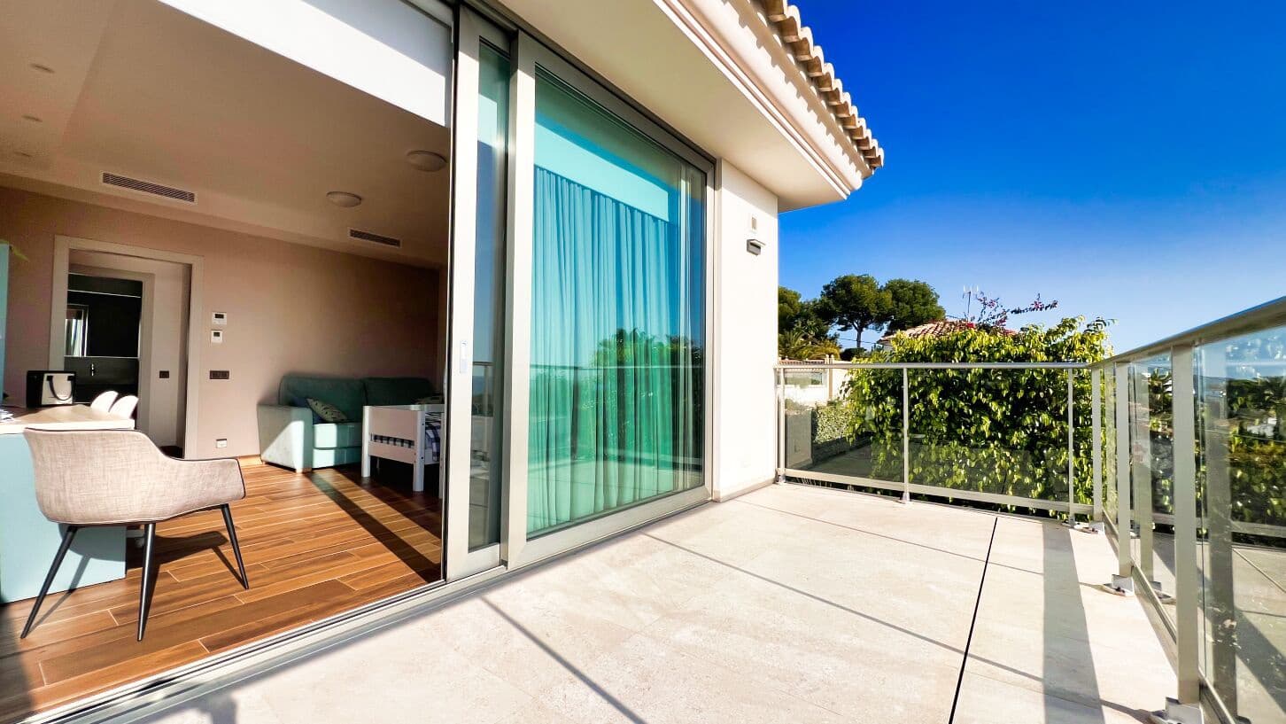 5 bedroom Villa for sale in Calpe / Calp with pool garage - € 1,980,000 (Ref: 9003153)