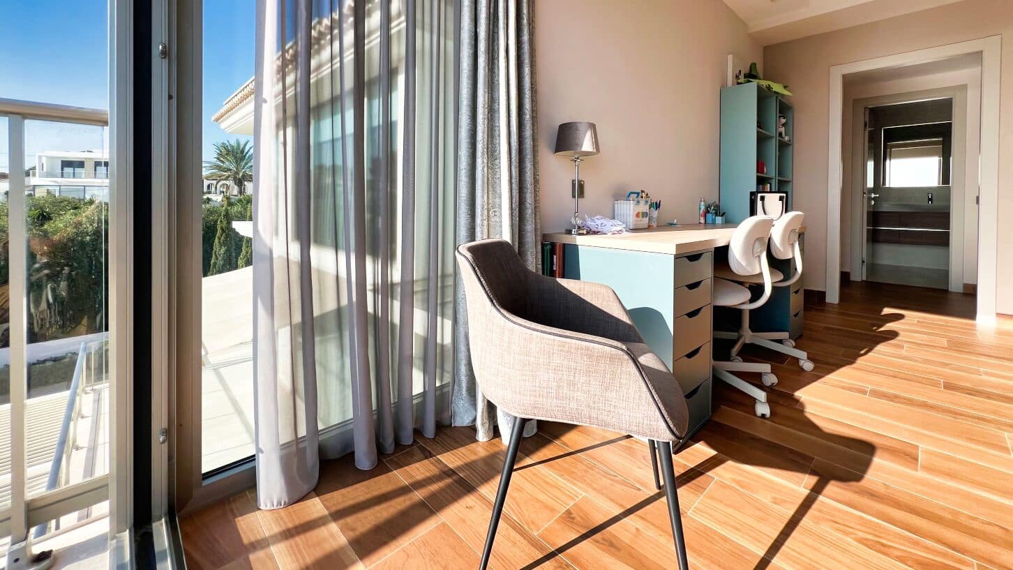 5 bedroom Villa for sale in Calpe / Calp with pool garage - € 1,980,000 (Ref: 9003153)