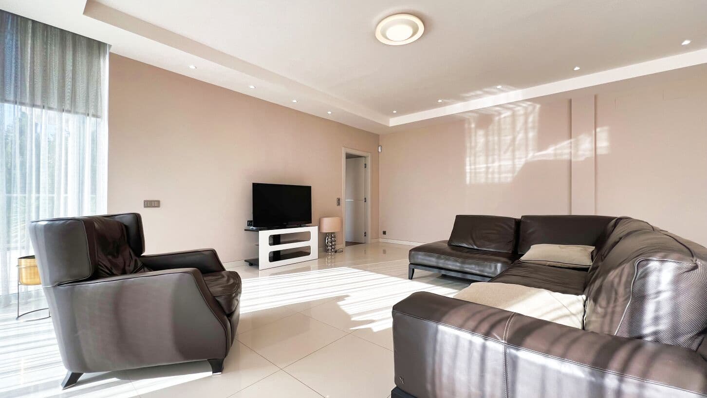 5 bedroom Villa for sale in Calpe / Calp with pool garage - € 1,980,000 (Ref: 9003153)