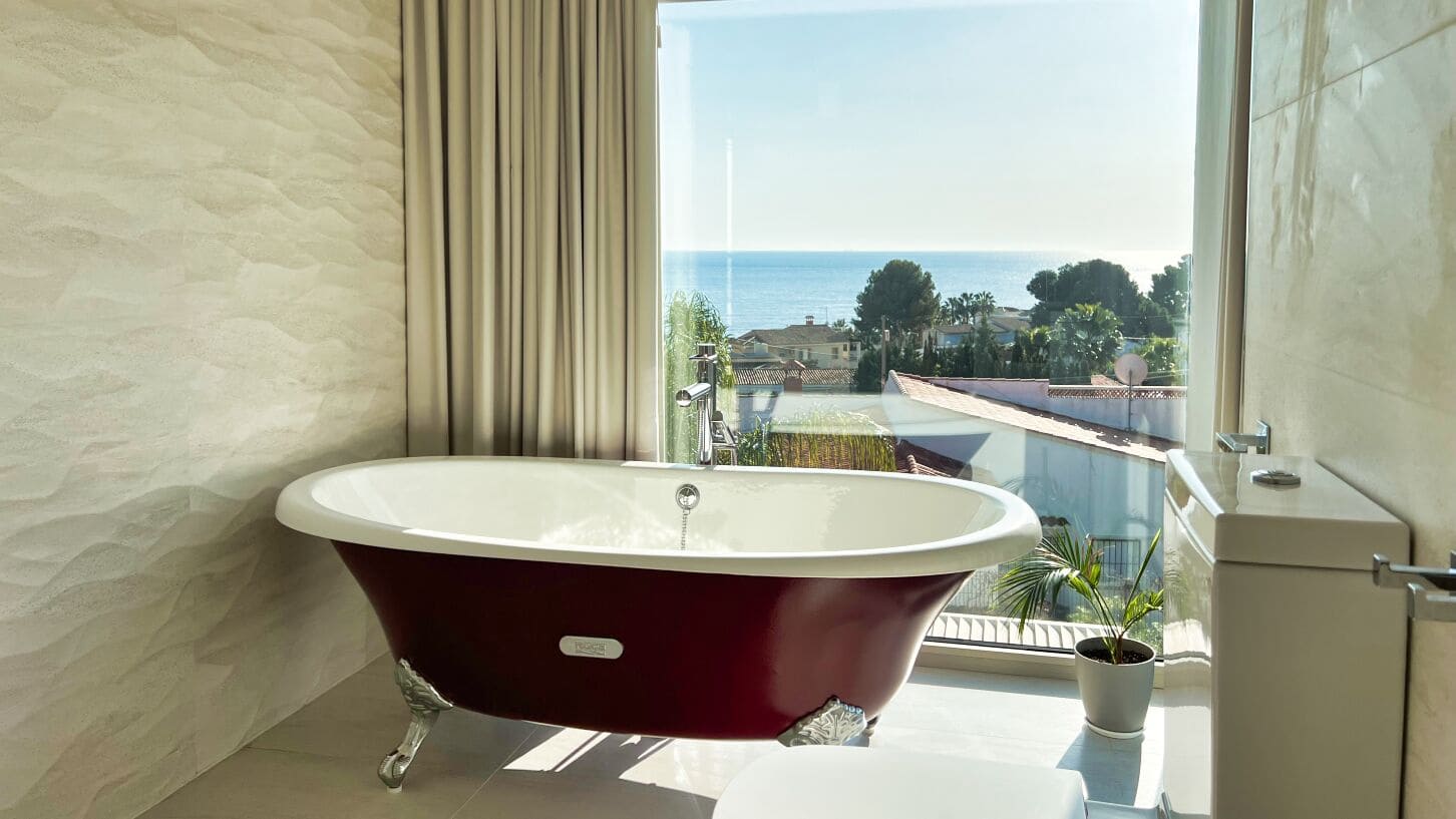 5 bedroom Villa for sale in Calpe / Calp with pool garage - € 1,980,000 (Ref: 9003153)