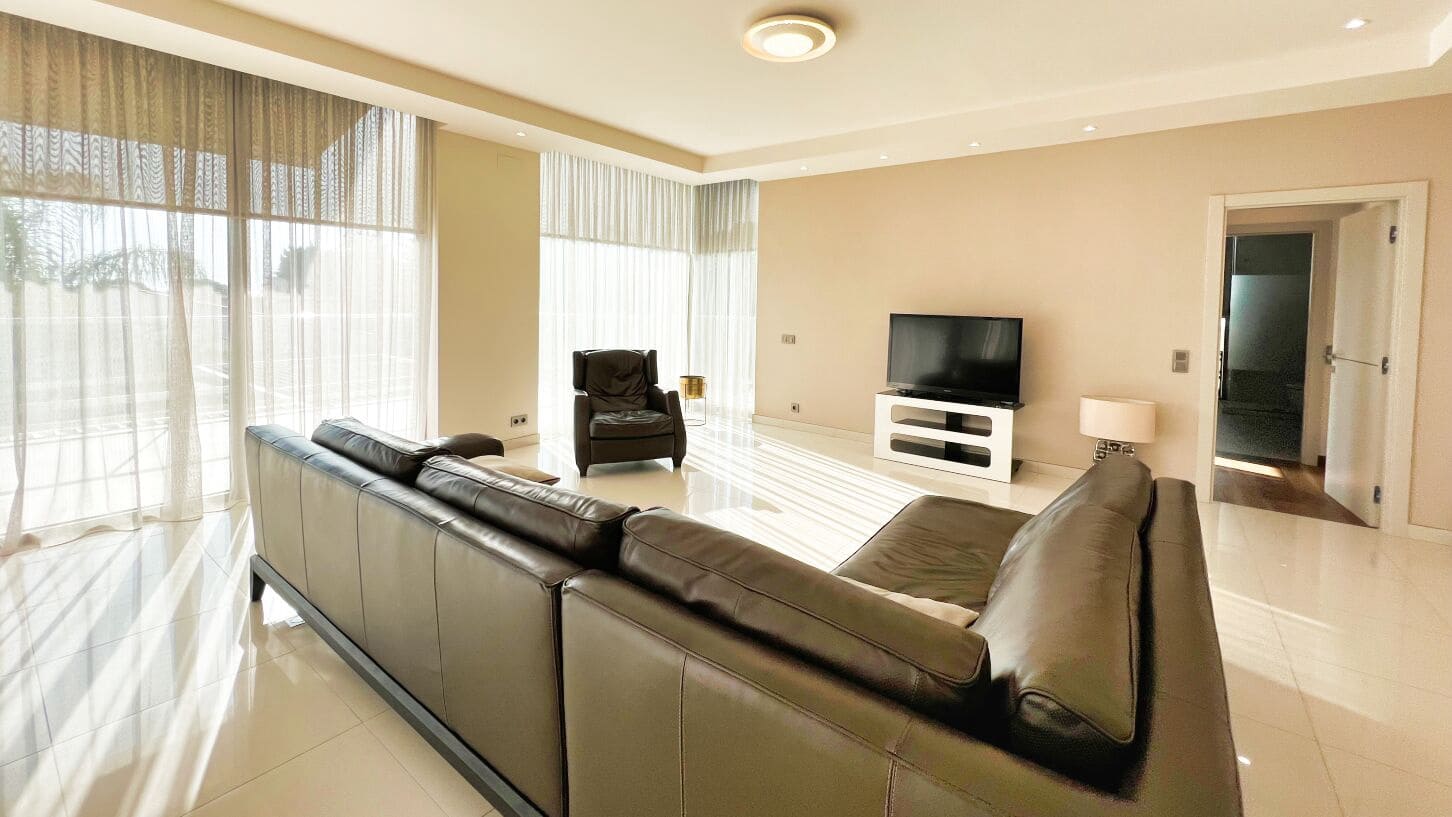 5 bedroom Villa for sale in Calpe / Calp with pool garage - € 1,980,000 (Ref: 9003153)