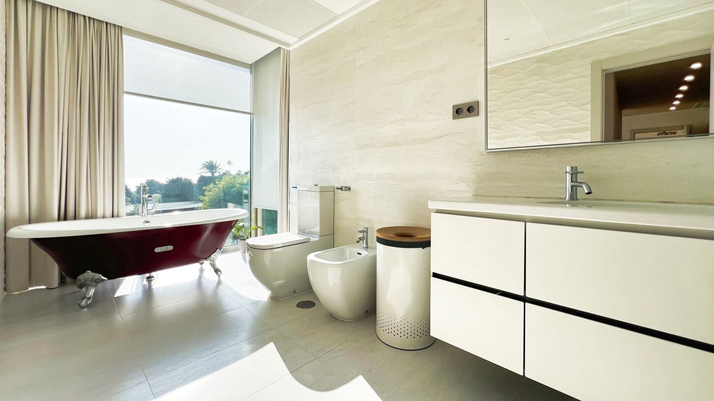 5 bedroom Villa for sale in Calpe / Calp with pool garage - € 1,980,000 (Ref: 9003153)