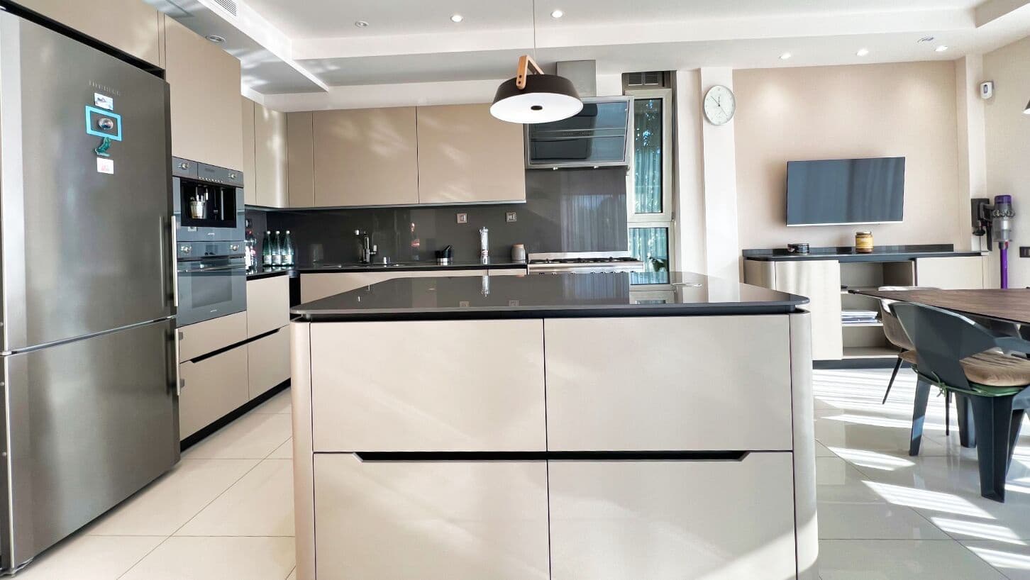 5 bedroom Villa for sale in Calpe / Calp with pool garage - € 1,980,000 (Ref: 9003153)