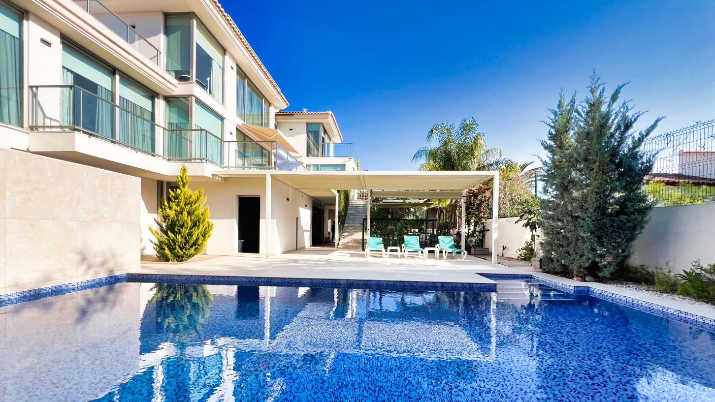 5 bedroom Villa for sale in Calpe / Calp with pool garage - € 1,980,000 (Ref: 9003153)