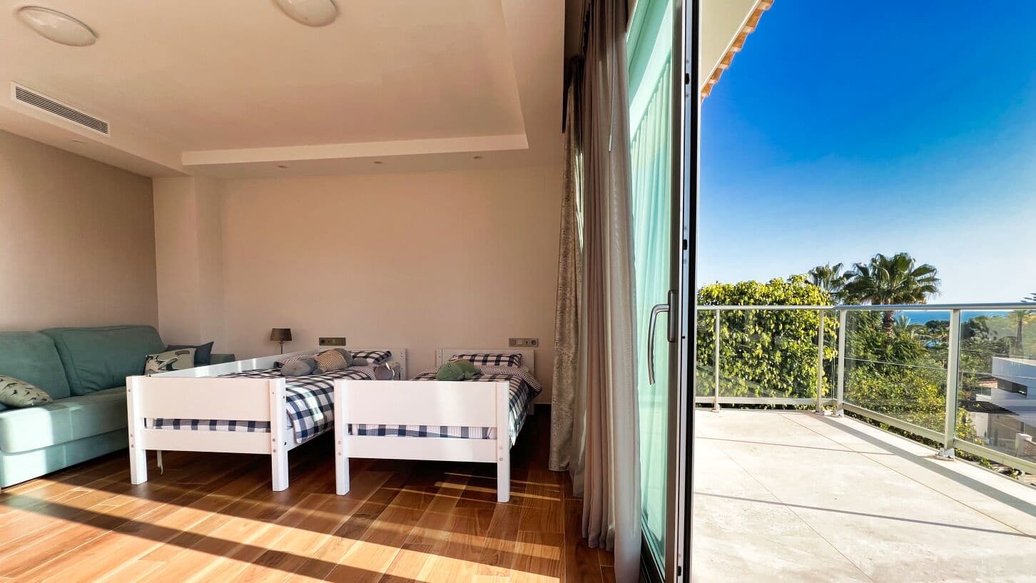 5 bedroom Villa for sale in Calpe / Calp with pool garage - € 1,980,000 (Ref: 9003153)