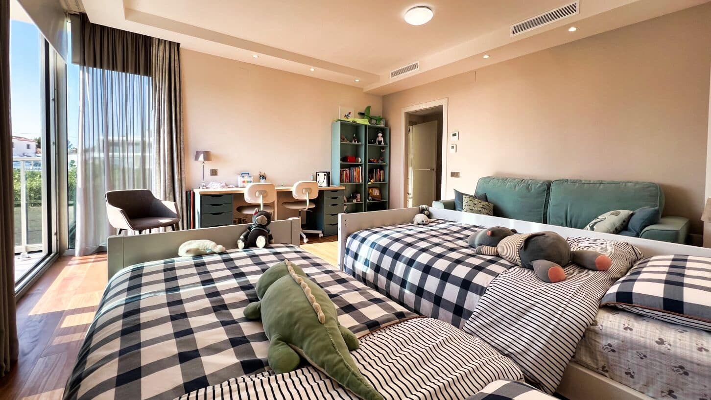 5 bedroom Villa for sale in Calpe / Calp with pool garage - € 1,980,000 (Ref: 9003153)